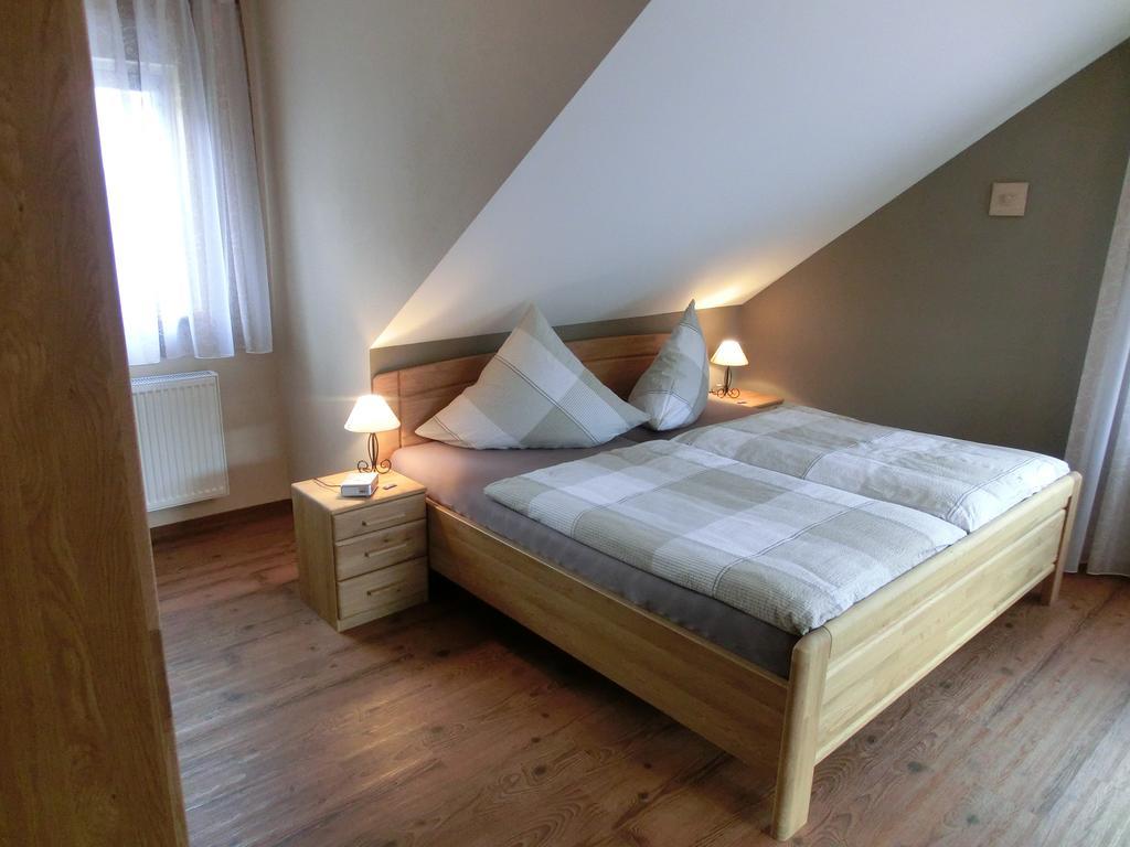 Ferienweingut Hirschen Schulstrasse Bed & Breakfast Burg  Room photo
