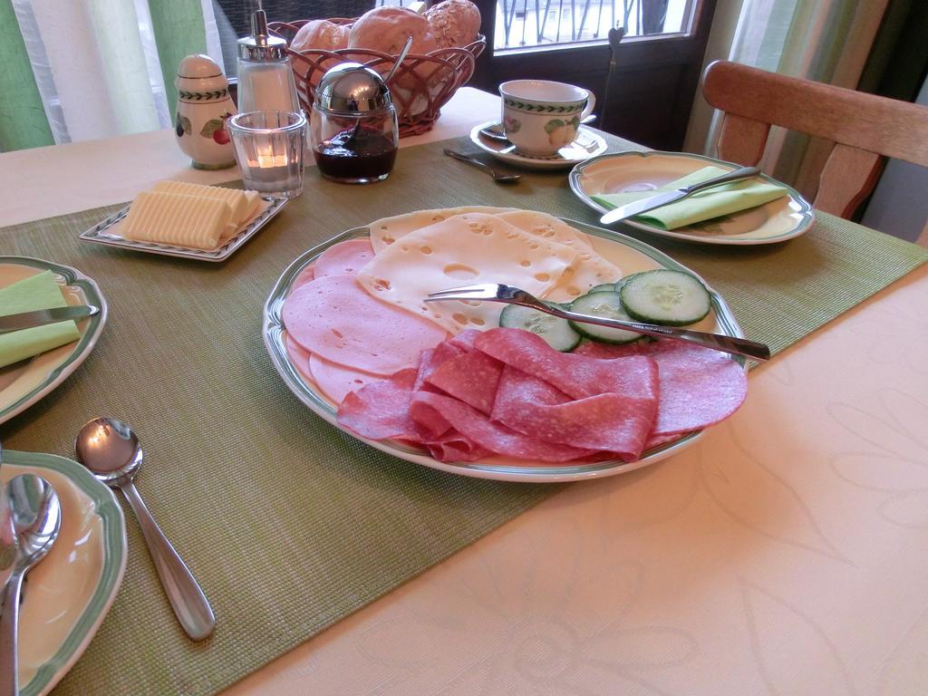 Ferienweingut Hirschen Schulstrasse Bed & Breakfast Burg  Room photo