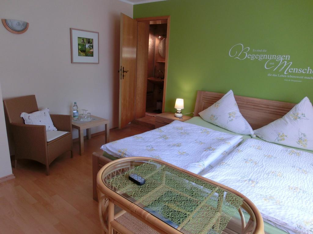 Ferienweingut Hirschen Schulstrasse Bed & Breakfast Burg  Room photo